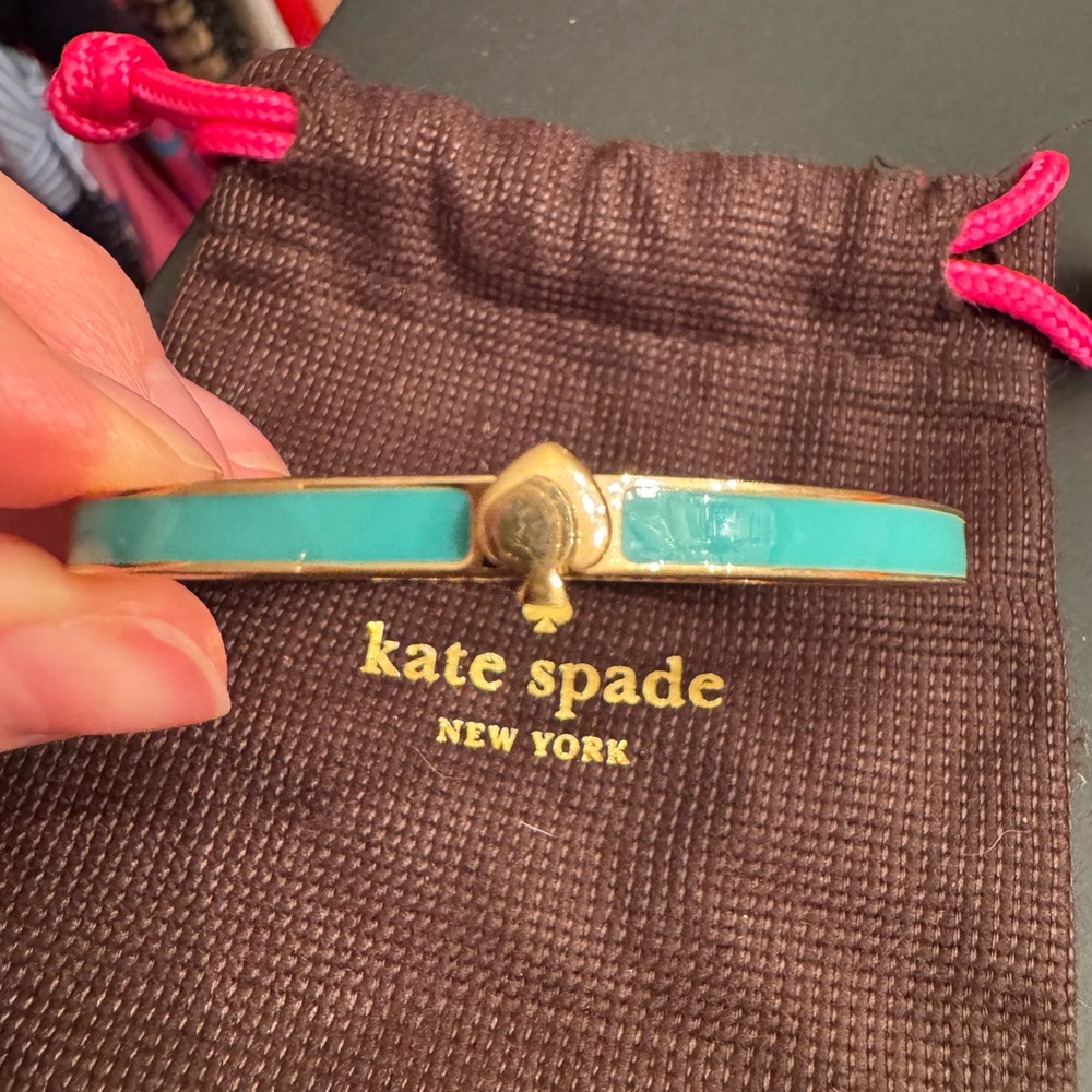 EUC! Kate Spade thin hinge bangle. One size. Jewelry bag included.